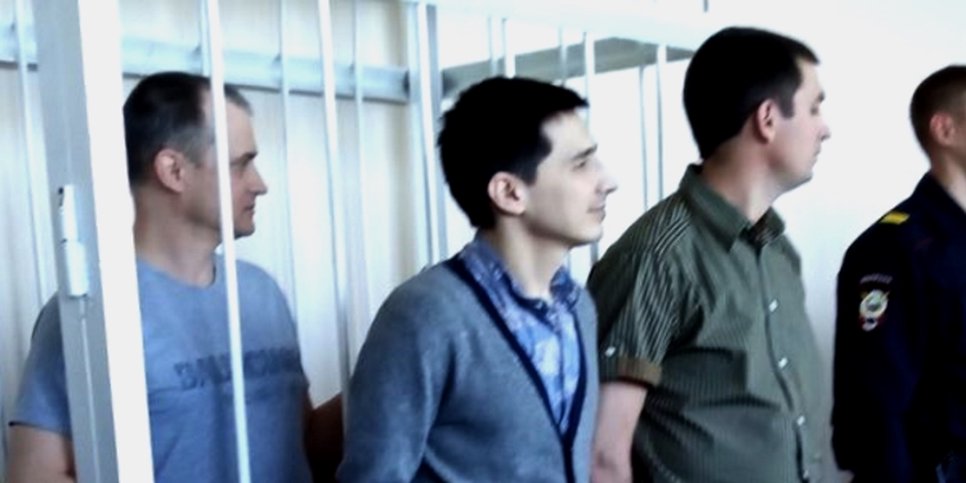 Bazhenov, Budenchuk ja Makhammadiev vapautettiin tutkintavankeudesta oikeussalissa yksi kerrallaan (toukokuu 2019)
