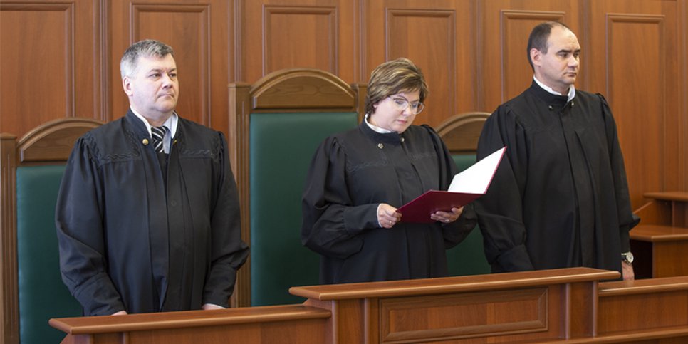 照片：奥廖尔地区法院宣布克里斯滕森案的上诉裁决
