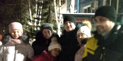 写真:未決拘禁センターの出口にいるアントン・オスタペンコ