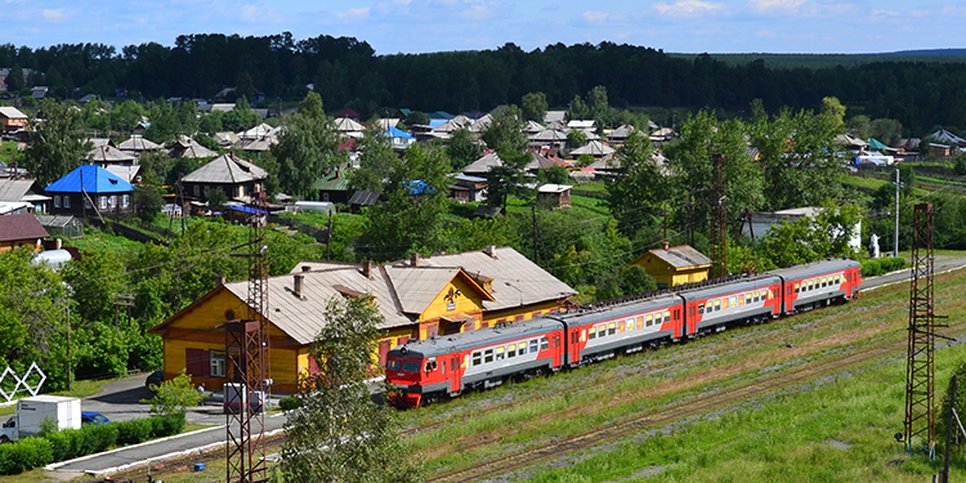 Stazione ferroviaria. Stazione di Karpinsk. Regione di Sverdlovsk. Fonte: Vladislav Zavalnyuk / CC BY-SA 4.0