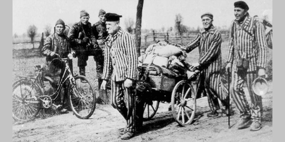 Foto: prigionieri del campo di concentramento di Sachsenhausen dopo la liberazione nel 1945