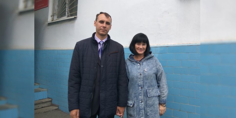 Elena y Dmitry Barmakin en el juzgado. Vladivostok. 29 septiembre 2020