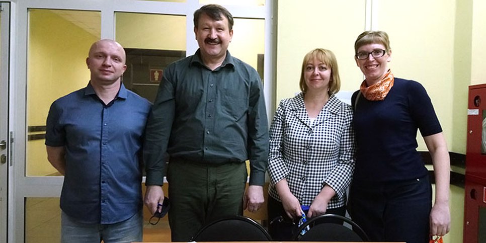 Auf dem Foto: Vladimir Khokhlov, Eduard Zhinzhikov, Tatyana Shamsheva und Olga Silaeva