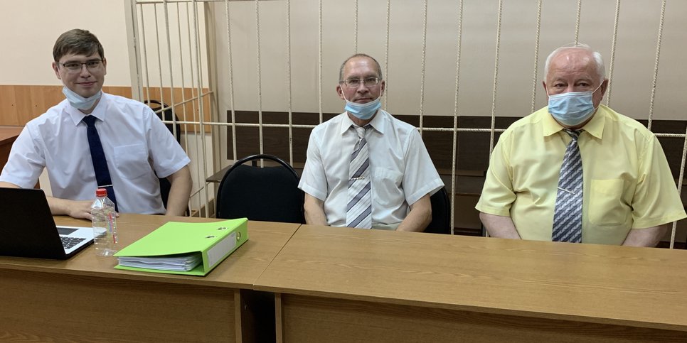 Andrey Shchepin, Alexander Shamov und Evgeny Udintsev vor der Urteilsverkündung