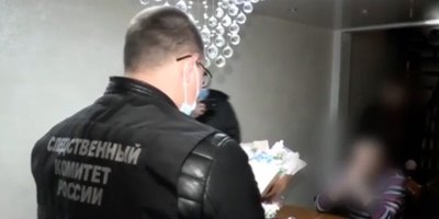 在伊尔库茨克搜查耶和华见证人。资料来源：伊尔库茨克州调查委员会调查局视频截图。2021 年 10 月