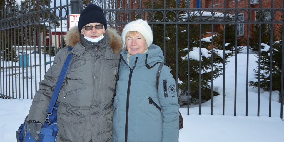 Aleksey Ershov mit seiner Frau am Tag vor der Urteilsverkündung