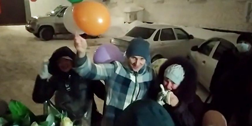 アンドレイ・ルイシコフは、刑期を満了して公判前拘置所を出る。2022年1月発売