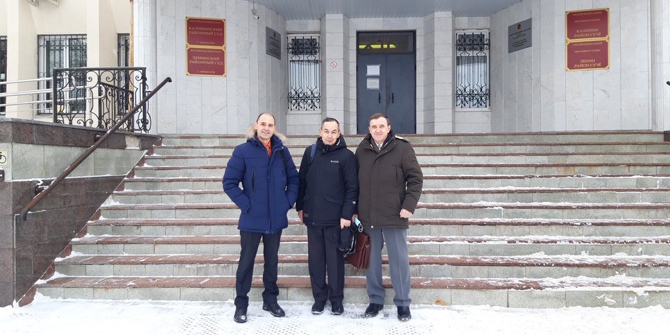 From left to right: Vladimir Dutkin, Valeriy Yakovlev and Vladimir Chesnokov at the courthouse. Cheboksary. February 2022