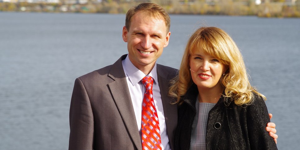 Ilya Olenin con su esposa Natalia