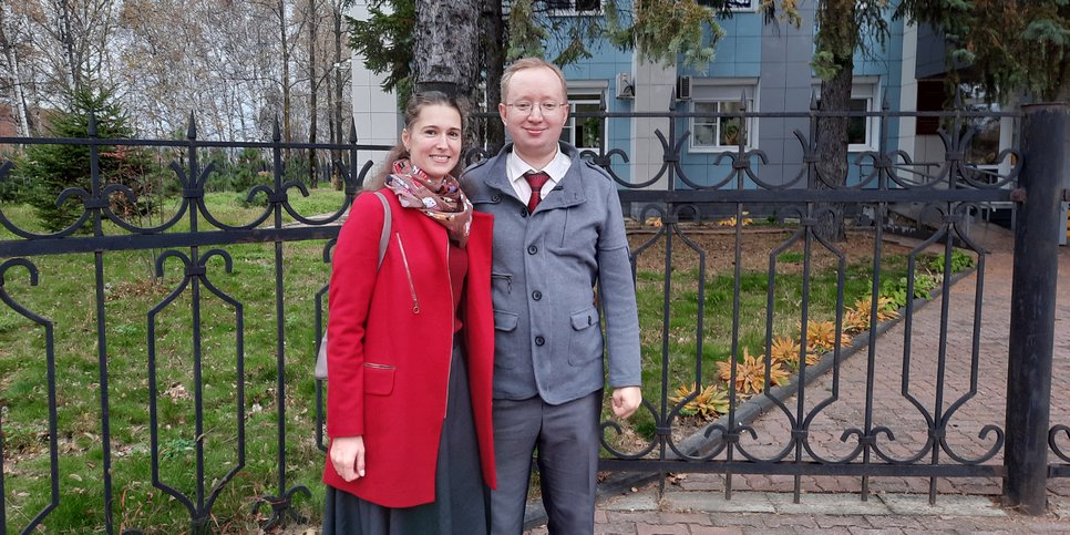 Auf dem Foto: Evgeny Egorov mit seiner Frau