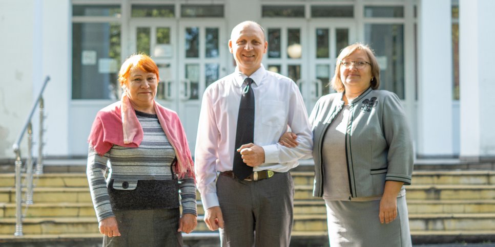 Na foto (da esquerda para a direita): Vera Zolotova, Snezhana e Konstantin Bazhenov