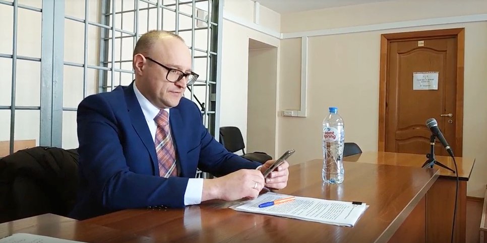 Aleksandr Kalistratov oikeussalissa. Helmikuu 2023
