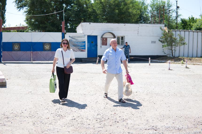 Yulia Klimova meets Sergey at the checkpoint