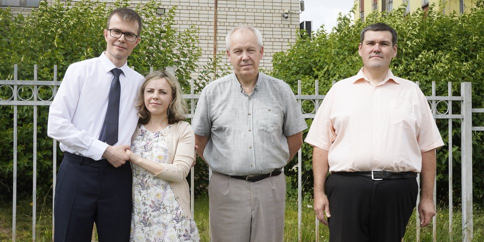 Kusnezow, Petr Filiznov und Andrej Wjuschin am Tag der Gerichtsverhandlung. August 2023