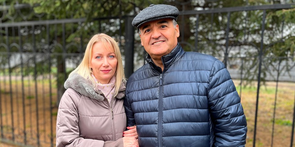 斯韦特兰娜·莫尼斯和她的丈夫阿拉姆·阿利耶夫。2022 年 11 月