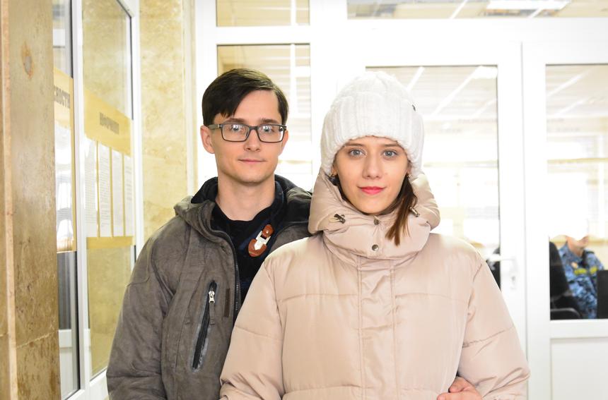 秋林·谢尔盖（Tyurin Sergey）和叶利扎维塔（Yelizaveta）在法庭上。二零二三年十一月二十三日
