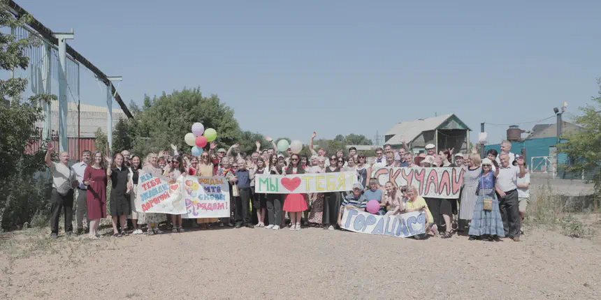 El día de la liberación de Yuriy Savelyev de la colonia, fue recibido por un gran grupo de apoyo