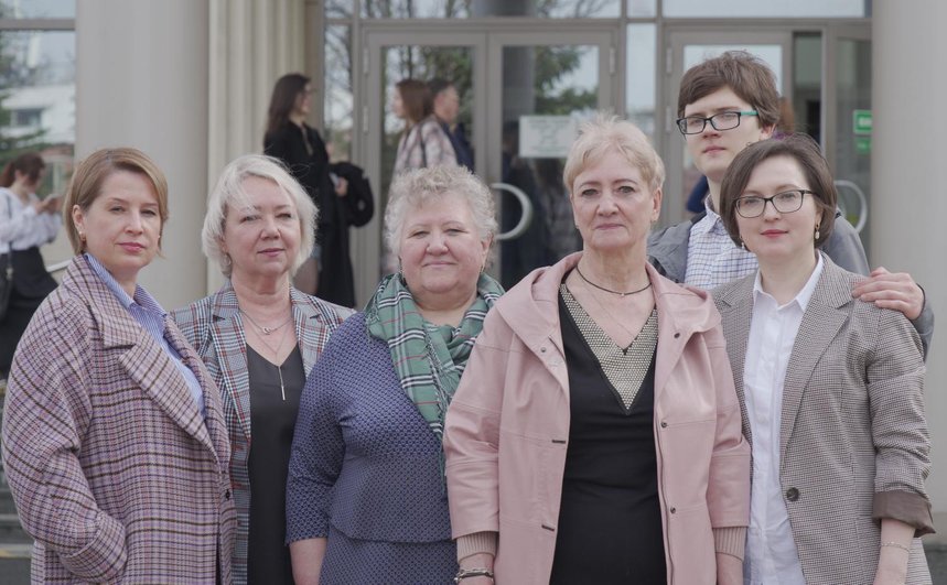 I familiari sono venuti a sostenere i credenti