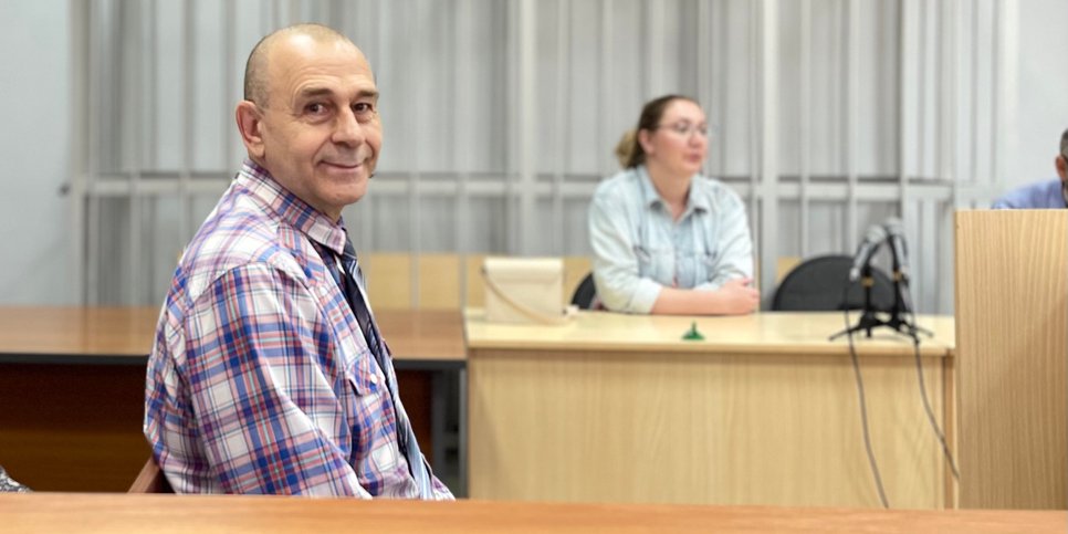 Aleksandr Salnikov en la sala del tribunal el día de una de las audiencias, el 8 de agosto de 2024