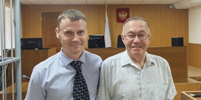 Александр Крушевский и Анатолий Артамонов в зале суда, 28 июля 2025 года