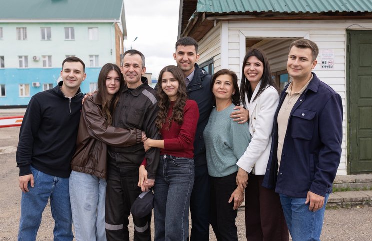 Константин Санников встретился с семьей на выходе из колонии. 10 сентября 2025 г.