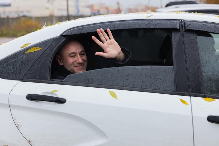 扎卡里扬被送往驱逐中心