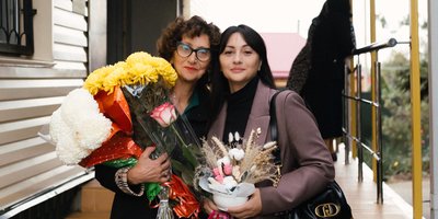 左:イェレナ・ガドルシナ、2025年11月