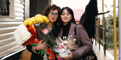 左图：叶莲娜·加德尔希娜，2025年11月