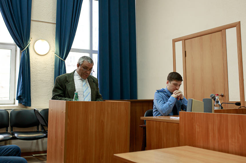 Anatoli Jevtšenko puhuu hovissa. Joulukuu 2025