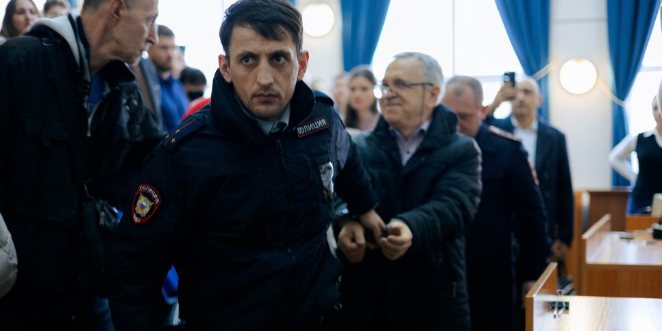 Aleksey Lelikov, musiikinopettaja ja toisen ryhmän vammainen, tuomittiin 6,5 vuodeksi vankeusrangaistuslaitokseen. Helmikuu 2025