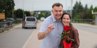 アンジェイとアンナ・オニシュクがポーランドの国境を越えた後。2026年6月