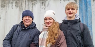 Evgueni Korotun con su esposa, Evguenia, y su hijo, Aleksandr. 6 de octubre de 2026.